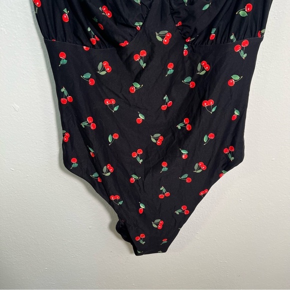 Weworewhat Ruched Cup One Piece Swimsuit Black Cherries XL - Picture 6 of 11